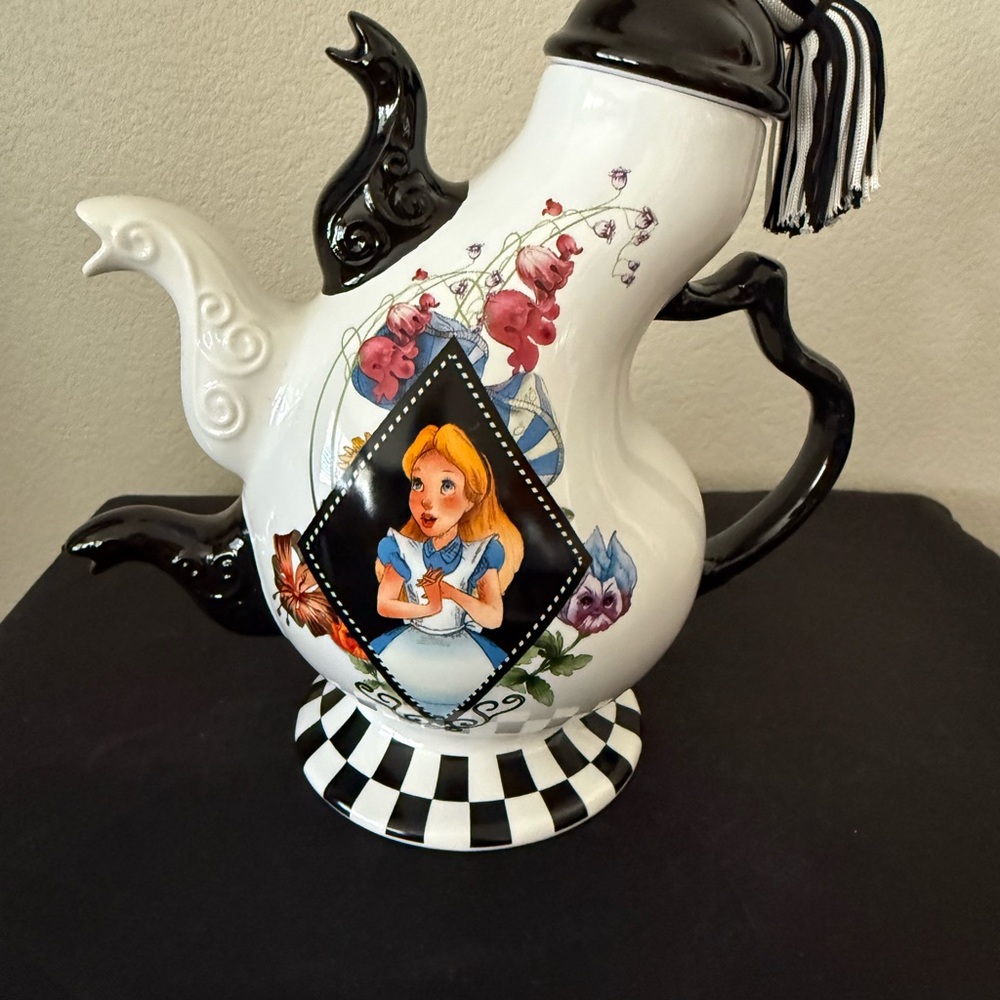 Disney Parks Alice in Wonderland Teapot and Cups Set. Mad Hatter Tea Party . - Picture 6 of 14